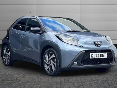 Used Toyota Aygo X 72 HP (52 kW) 2024 Persian salt with black SUV