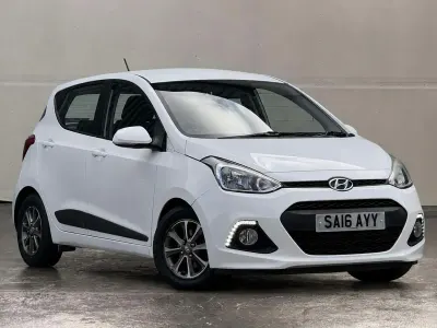 Used Hyundai i10 Premium 67 HP (49 kW) 2016 White Hatchback