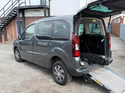 Used Citroën Berlingo Feel 100 HP (73 kW) 2018 Grey MPV