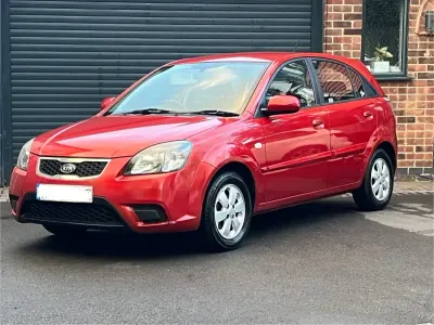 Begagnad Kia Rio 2010 Röd Halvkombi