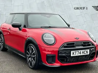 Begagnad Mini Cooper Hatch 114 kW (156 HK) 2025 Röd Halvkombi