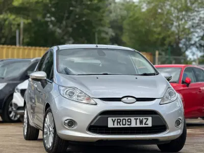Used Ford Fiesta Titanium 67 HP (49 kW) 2009 Silver Hatchback