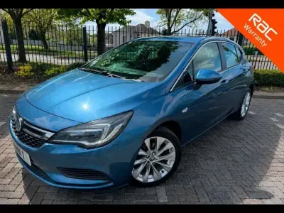 Usado Vauxhall Astra Design Edition 105 CV (77 kW) 2017 Azul Utilitario