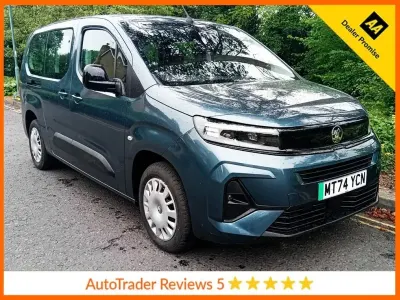 Second-hand Vauxhall Combo Design Edition 100 kW (136 CP) 2024 Albastru Monovolum