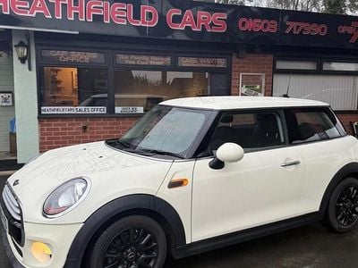 Used Mini Cooper D Hatch 2014 White Hatchback
