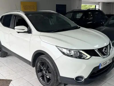 Used Nissan Qashqai N-Connecta 110 HP (80 kW) 2016 White SUV