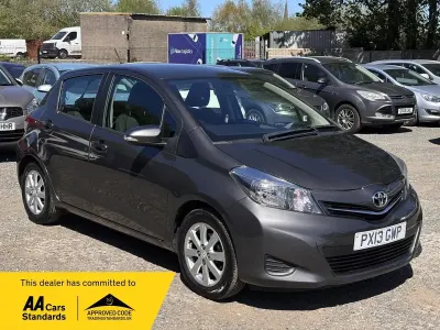 Begagnad Toyota Yaris 99 HK (72 kW) 2013 Grå Halvkombi