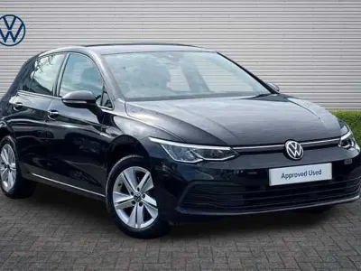 Second-hand VW Golf VII Life 150 CP (110 kW) 2021 Negru Hatchback