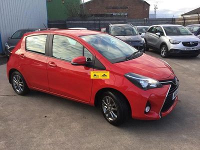 Begagnad Toyota Yaris 99 HK (72 kW) 2014 Röd Halvkombi
