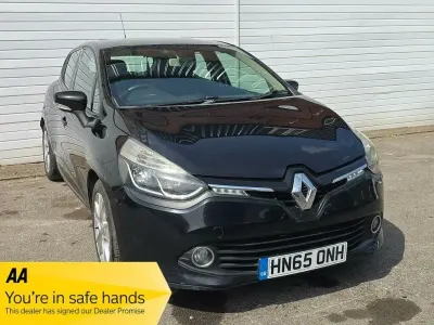 Begagnad Renault Clio IV Dynamique 75 HK (55 kW) 2015 Svart Halvkombi