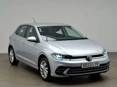 Usado VW Polo Style 95 CV (69 kW) 2023 Plateado Utilitario