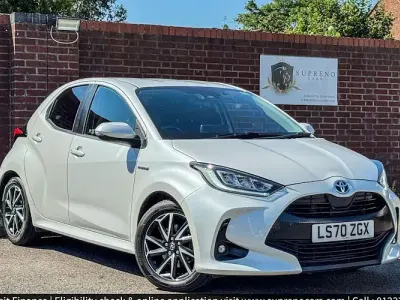 Used Toyota Yaris Design 116 HP (85 kW) 2020 White Hatchback