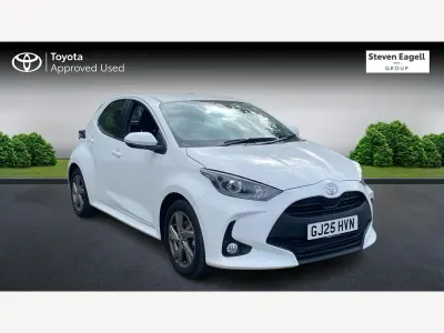 Used Toyota Yaris 114 HP (83 kW) 2025 White Hatchback