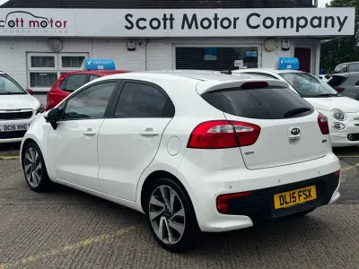 Used Kia Rio 107 HP (78 kW) 2015 White Hatchback