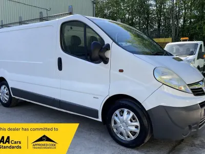 Usado Vauxhall Vivaro 113 HP (83 kW) 2012 Branco Monovolume
