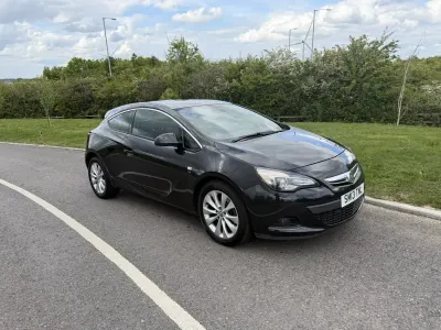 Usado Vauxhall Astra GTC SRi 2013 Preto Coupé