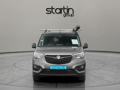 Begagnad Vauxhall Combo Sportive 98 kW (134 HK) 2022 Grå Minibuss