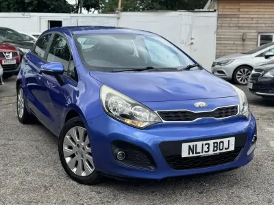 Used Kia Rio 84 HP (61 kW) 2013 Blue Hatchback