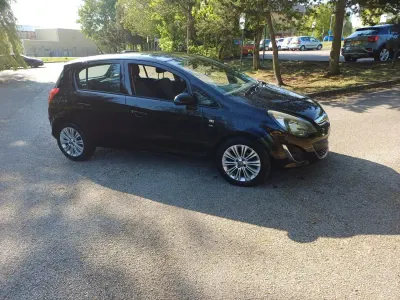 Second-hand Vauxhall Corsa 2014 Negru Hatchback