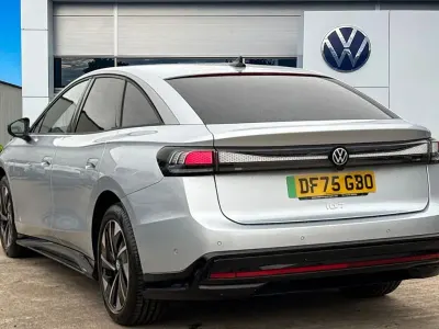 Begagnad VW ID.7 Pro 210 kW (286 HK) 2025 Silver Sedan