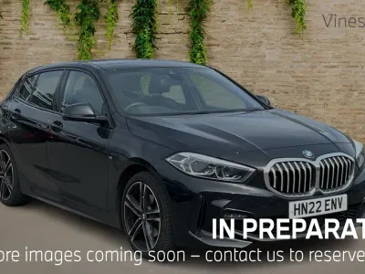 Begagnad BMW 118 M Sport 134 HK (98 kW) 2022 Svart Halvkombi