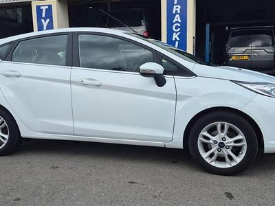 Used Ford Fiesta Zetec 2015 White Hatchback