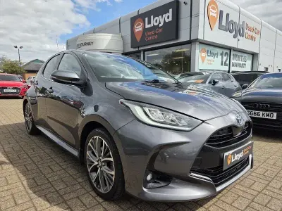 Używany Toyota Yaris Hybrid 2022 Szary Hatchback