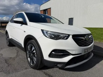 Used Vauxhall Grandland X S 130 HP (95 kW) 2018 White SUV