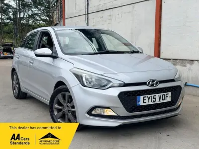 Used Hyundai i20 SE 100 HP (73 kW) 2015 Silver Hatchback