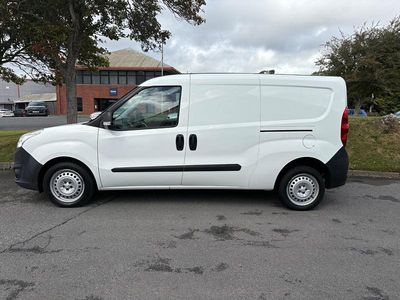 White Used 2016 Vauxhall Combo MPV | £6,995 (Expensive)