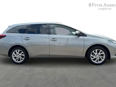 Used Toyota Auris 114 HP (83 kW) 2018 Grey Estate