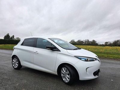 Used Renault Zoe Dynamique 64 kW (88 HP) 2015 White Hatchback