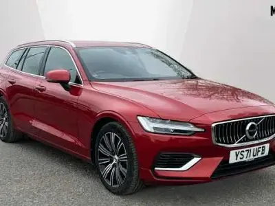 Używany Volvo V60 Inscription 350 KM (257 kW) 2022 Czerwony Kombi