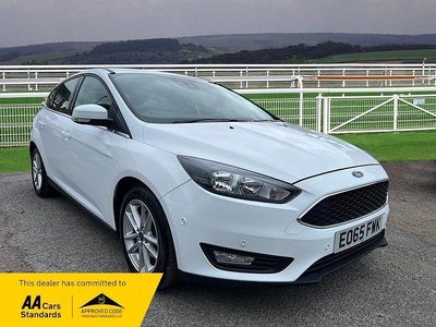 Used Ford Focus Zetec 120 HP (88 kW) 2015 White Hatchback