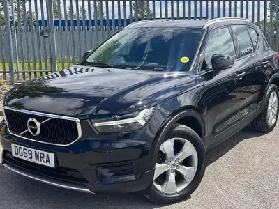 Used Volvo XC40 Momentum 150 HP (110 kW) 2019 Black SUV