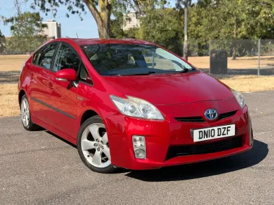 Used Toyota Prius 136 HP (100 kW) 2010 Red Hatchback