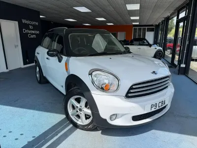 Used Mini Cooper 2014 White Hatchback