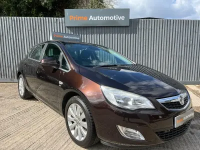 Second-hand Vauxhall Astra Elite 165 CP (121 kW) 2012 Maro Hatchback