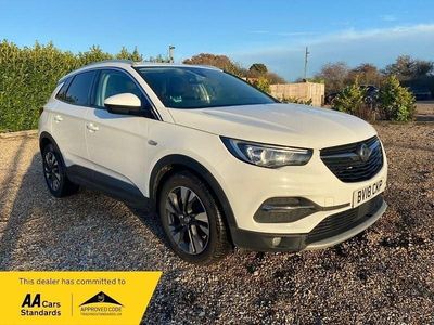 Used Vauxhall Grandland X Sport 120 HP (88 kW) 2018 White SUV