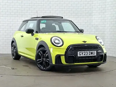 Used Mini Cooper Premium Plus 136 HP (100 kW) 2023 Yellow Hatchback