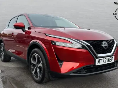 Used Nissan Qashqai N-Connecta 140 HP (102 kW) 2022 Red SUV