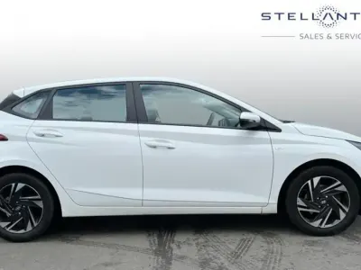 Begagnad Hyundai i20 SE 99 HK (72 kW) 2023 Vit Halvkombi