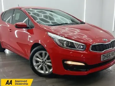 Used Kia Ceed 90 HP (66 kW) 2016 Red Hatchback