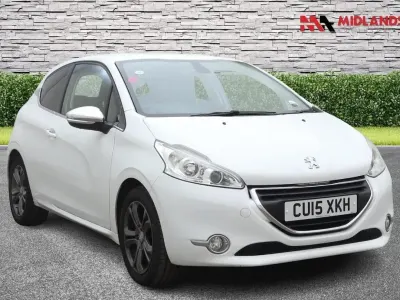 Used Peugeot 208 Allure 82 HP (60 kW) 2015 White Hatchback