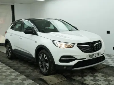 Used Vauxhall Grandland X Sport 130 HP (95 kW) 2019 White SUV