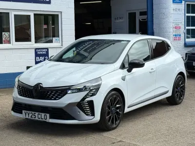 Used Renault Clio Esprit Alpine 90 HP (66 kW) 2025 White Hatchback