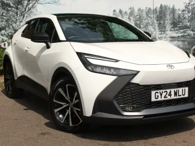 Used Toyota C-HR Design 140 HP (102 kW) 2024 White SUV