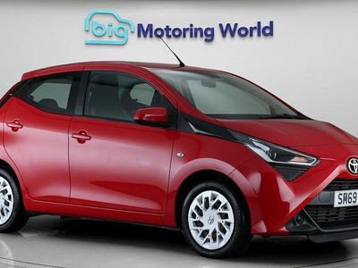 Used Toyota Aygo X-play 72 HP (52 kW) 2020 Red Hatchback