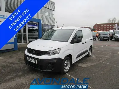 Używany Peugeot Partner Premium 131 KM (96 kW) 2022 Biały Minivan