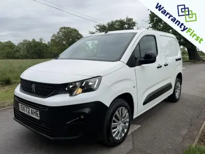 Gebraucht Peugeot Partner Premium 131 PS (96 kW) 2022 Weiß Van / Kleinbus